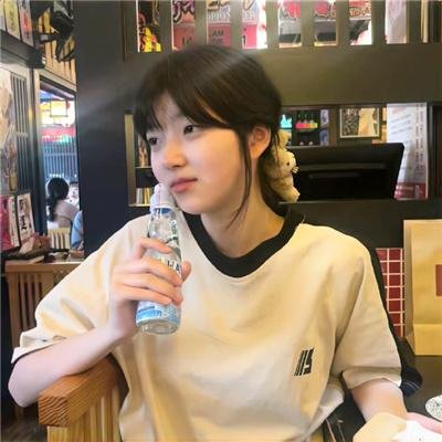 墙里的女人